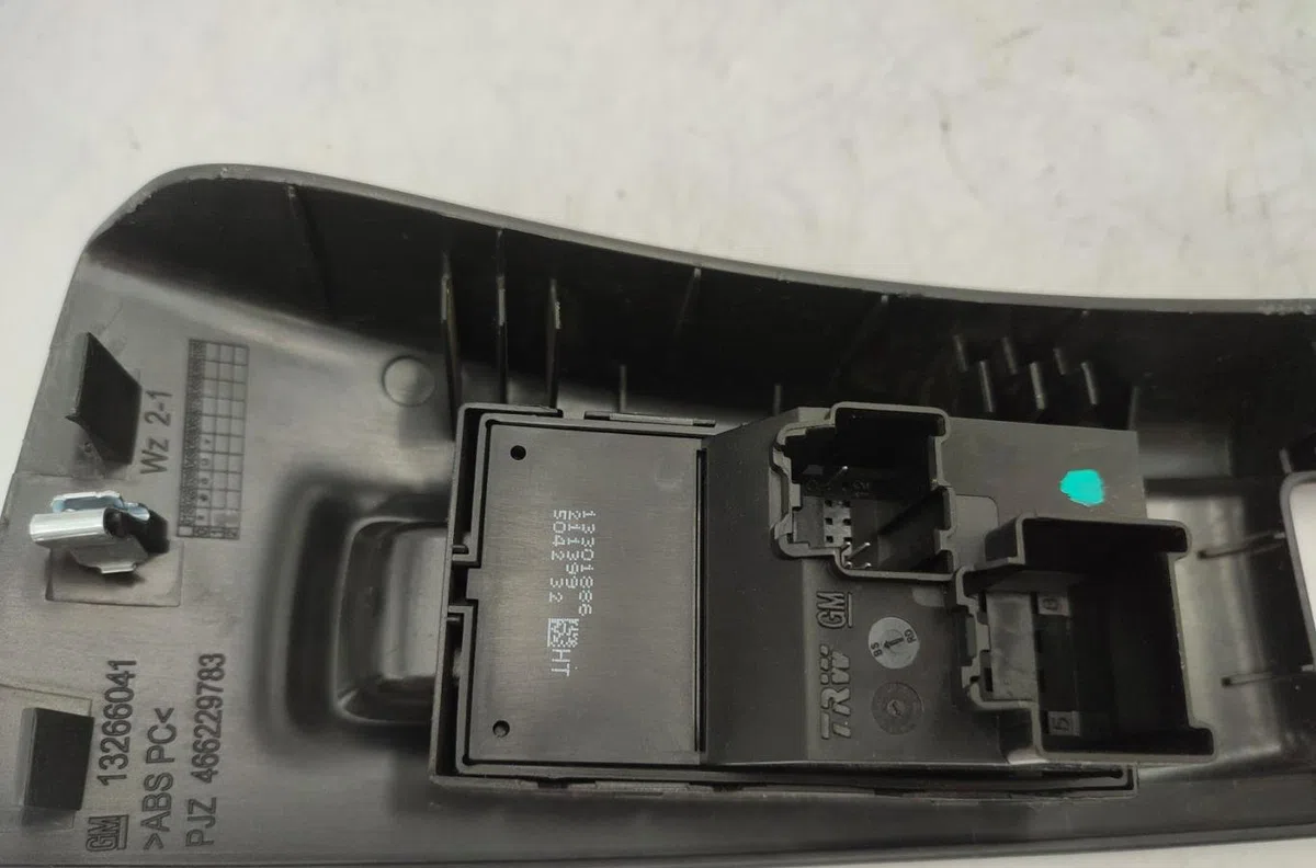 Commande lève-glace porte avant droite OPEL MERIVA B PHASE 2 occasion — photo 4