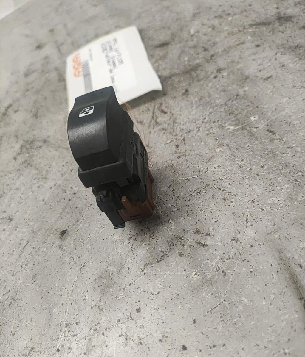 Commande lève-glace porte avant droite OPEL VIVARO occasion — photo 2
