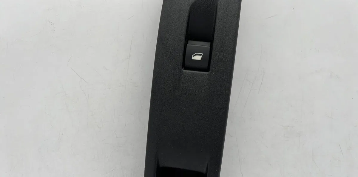 Commande lève-glace porte avant droite PEUGEOT 208 2 occasion — photo 3