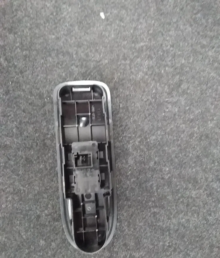 Commande lève-glace porte avant droite PEUGEOT 308 I 2009 occasion — photo 2