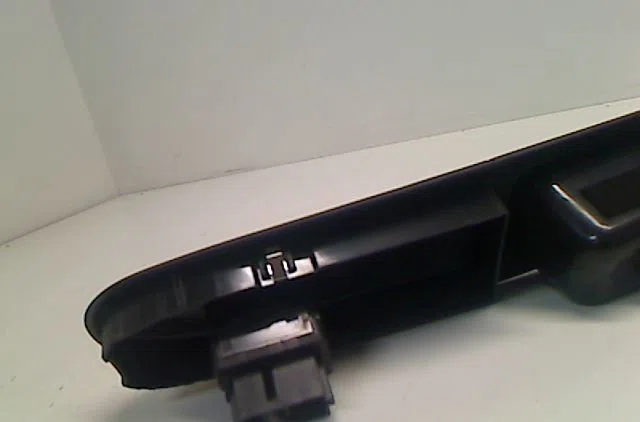 Commande lève-glace porte avant droite PEUGEOT 406  2.0 HDI 110ch occasion — photo 2