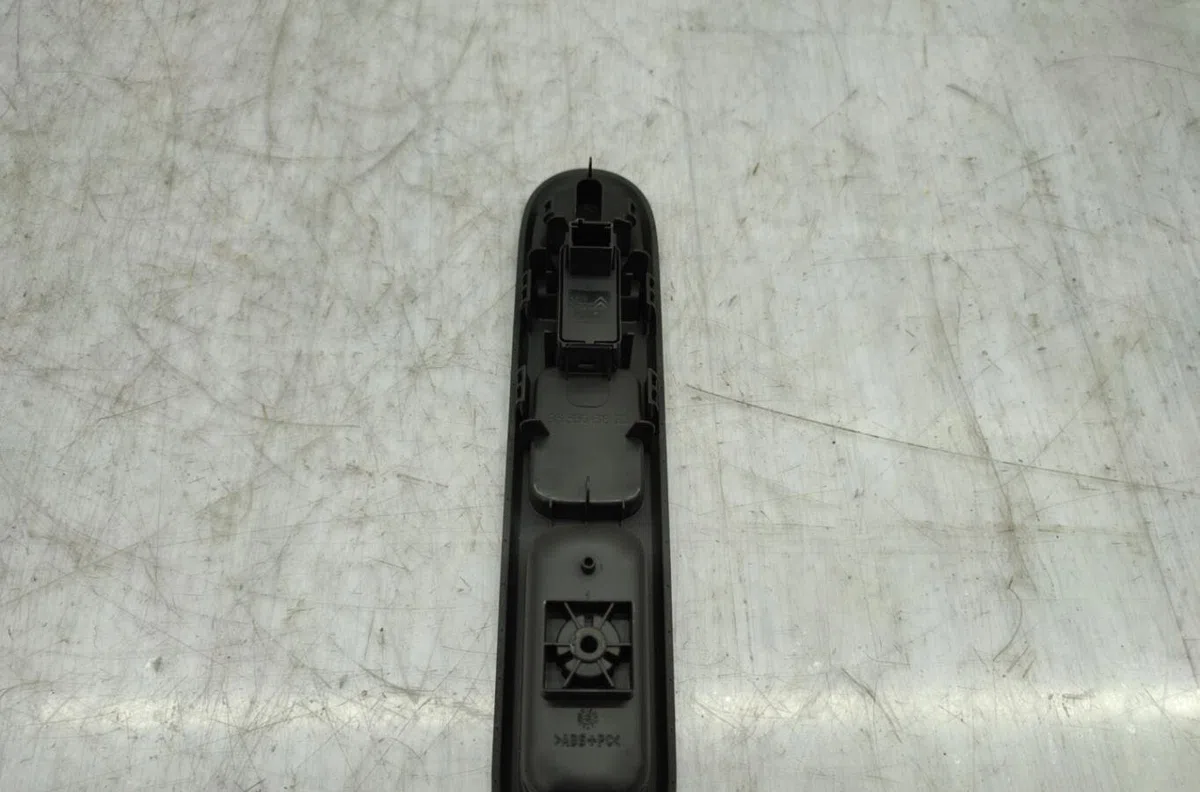 Commande lève-glace porte avant droite PEUGEOT 5008 1 PHASE 1 occasion — photo 2