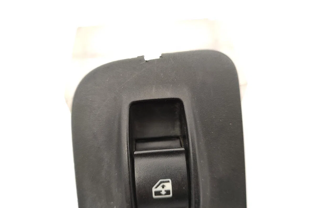 Commande lève-glace porte avant droite PEUGEOT BIPPER occasion — photo 3