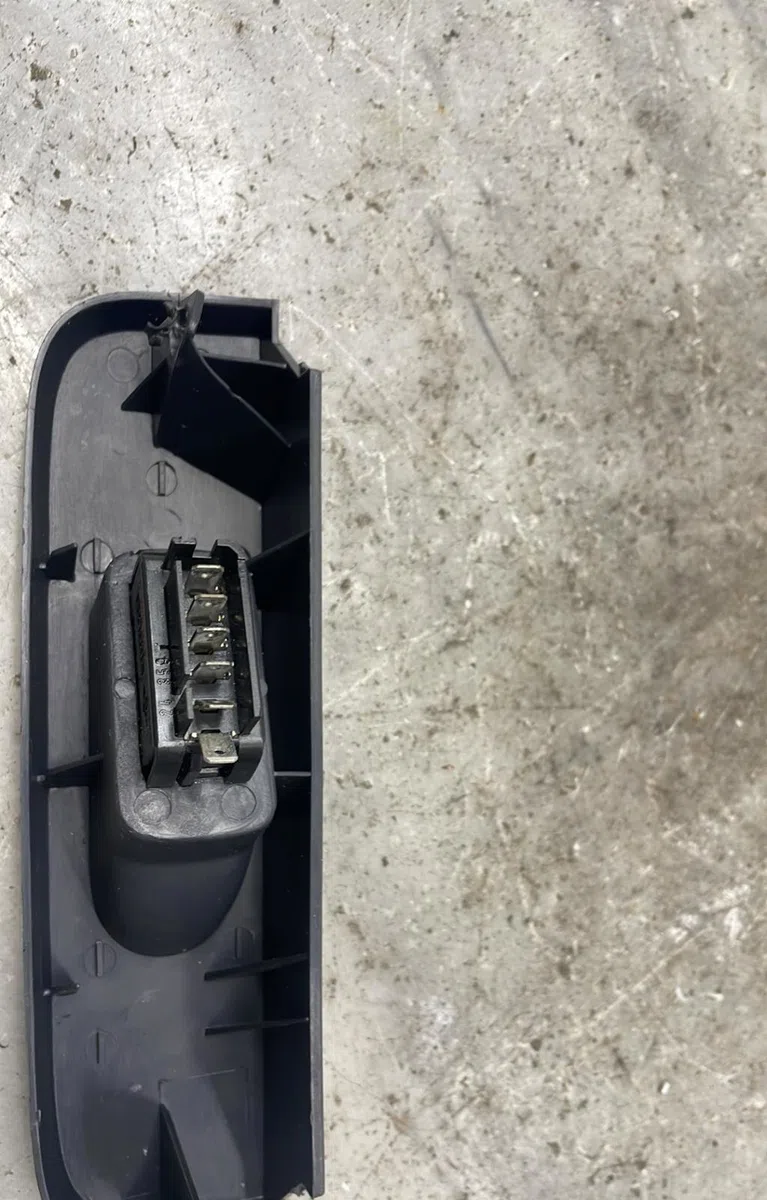 Commande lève-glace porte avant droite RENAULT CLIO 2 PHASE 1 occasion