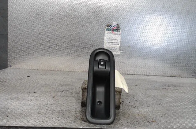 Commande lève-glace porte avant droite RENAULT CLIO 3  CLIO 3 PHASE 1 occasion — photo 2