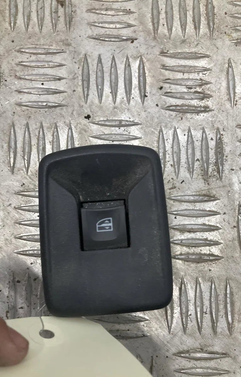 Commande lève-glace porte avant droite RENAULT KANGOO 2 PHASE 2 occasion — photo 2