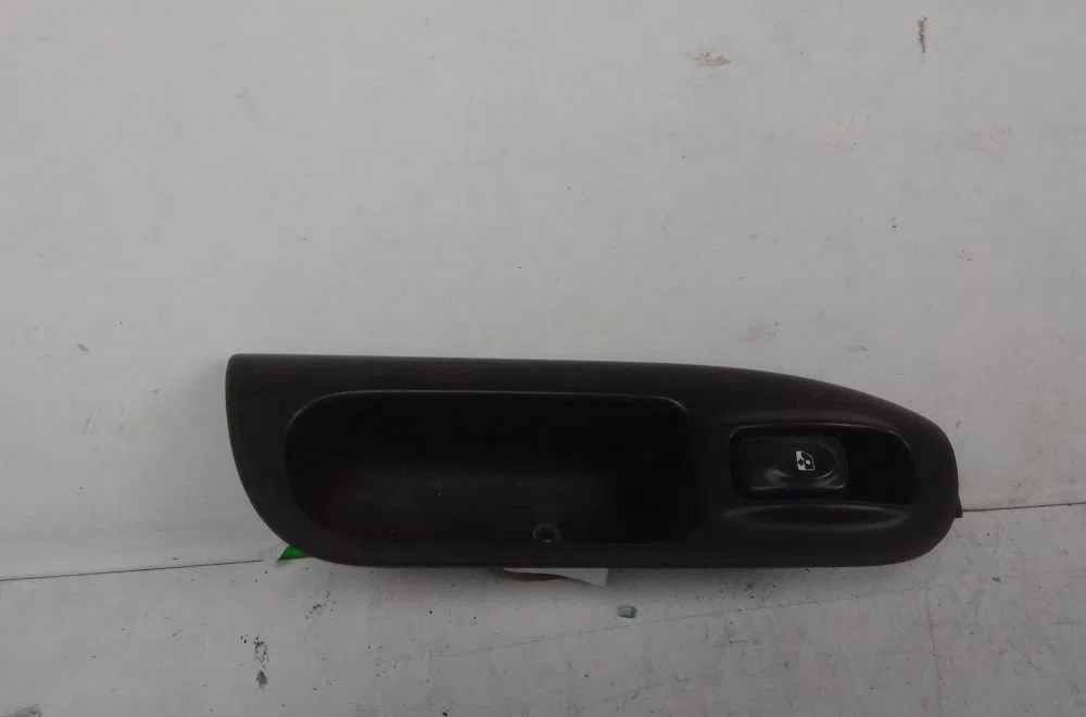 Commande lève-glace porte avant droite RENAULT MEGANE 2002 occasion — photo 3