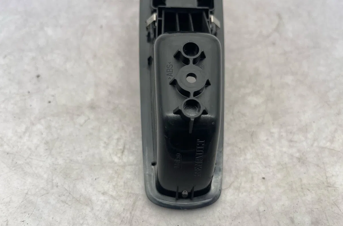 Commande lève-glace porte avant droite RENAULT MEGANE 3 PHASE 1 occasion — photo 4
