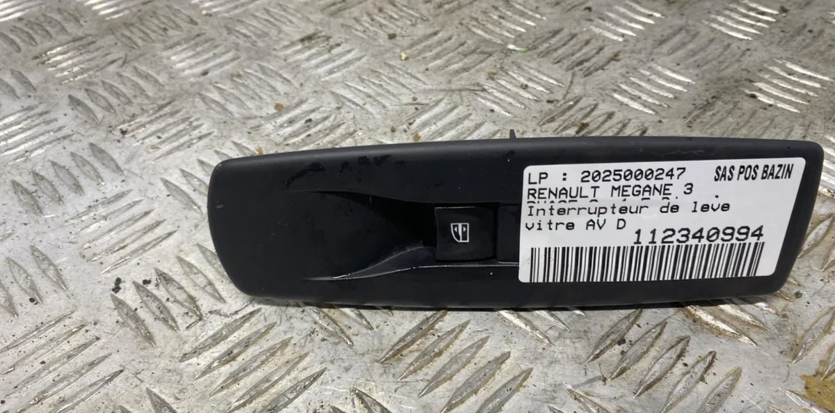 Commande lève-glace porte avant droite RENAULT MEGANE 3 PHASE 3 occasion — photo 2