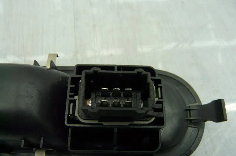 Commande lève-glace porte avant droite RENAULT TWINGO 2 PHASE 1 occasion — photo 4