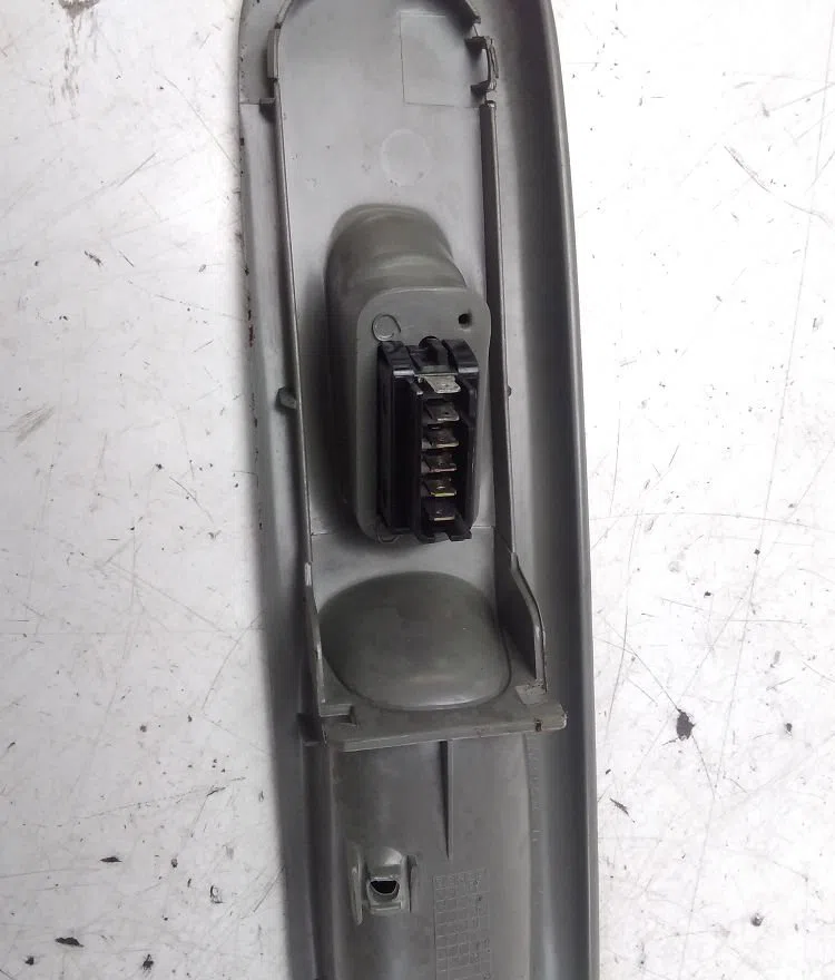 Commande lève-glace porte avant droite RENAULT TWINGO I 2001 occasion — photo 2