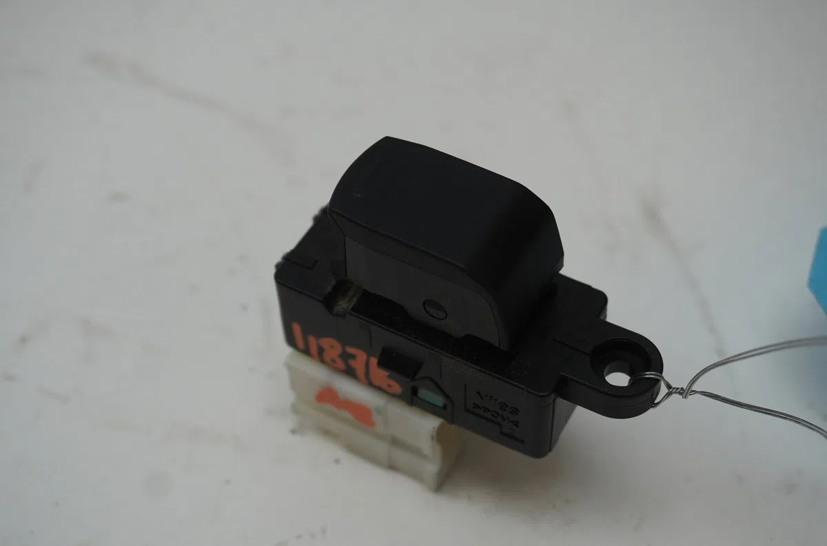 Commande lève-glace porte avant droite Suzuki VITARA (LY) 1.6 allgrip (apk 416) (2015) occasion — photo 4