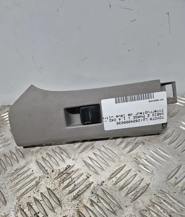 Commande lève-glace porte avant droite TOYOTA YARIS 2 PHASE 1 occasion — photo 3