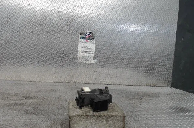 Commande lève-glace porte avant droite TOYOTA YARIS 2  YARIS 2 PHASE 1 occasion — photo 2