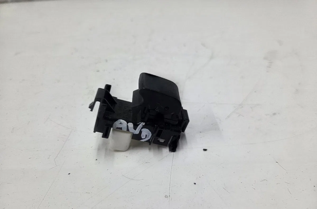 Commande lève-glace porte avant droite TOYOTA YARIS 3 PHASE 2 occasion — photo 2