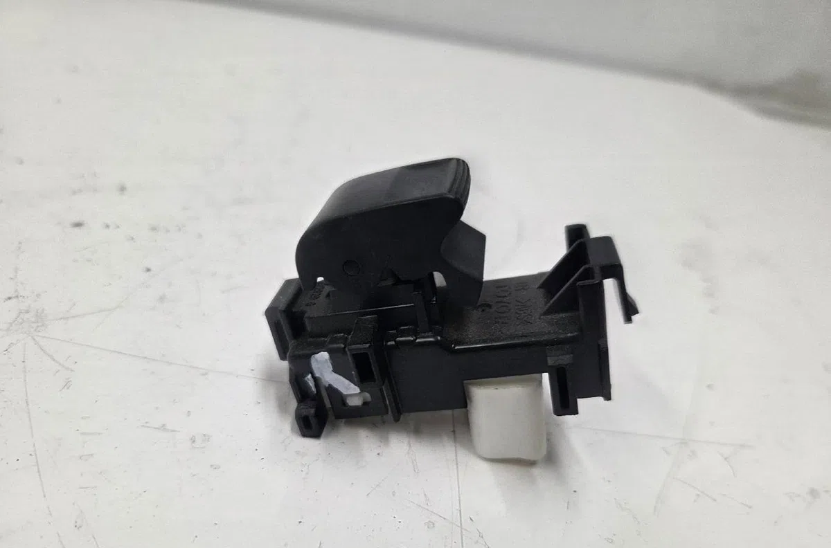 Commande lève-glace porte avant droite TOYOTA YARIS 3 PHASE 2 occasion — photo 4