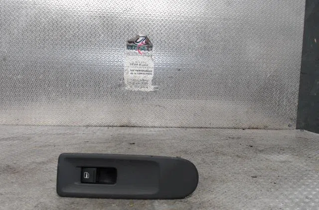 Commande lève-glace porte avant droite VOLKSWAGEN GOLF 6  GOLF 6 occasion — photo 2