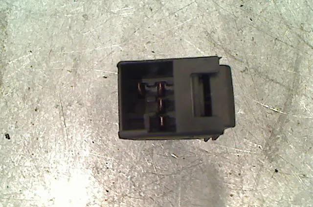 Commande lève-glace porte avant droite VOLKSWAGEN GOLF IV Phase 1 01-1998--05-2004 occasion — photo 2
