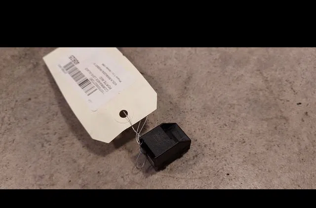 Commande lève-glace porte avant droite Volkswagen PASSAT B5 (3B2) 1.9 tdi (1996-2000) occasion — photo 2