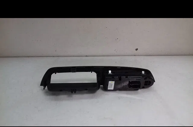 Commande lève-glace porte avant gauche Bmw X5 (E70) Xdrive 30 d (2010-2013) occasion — photo 2