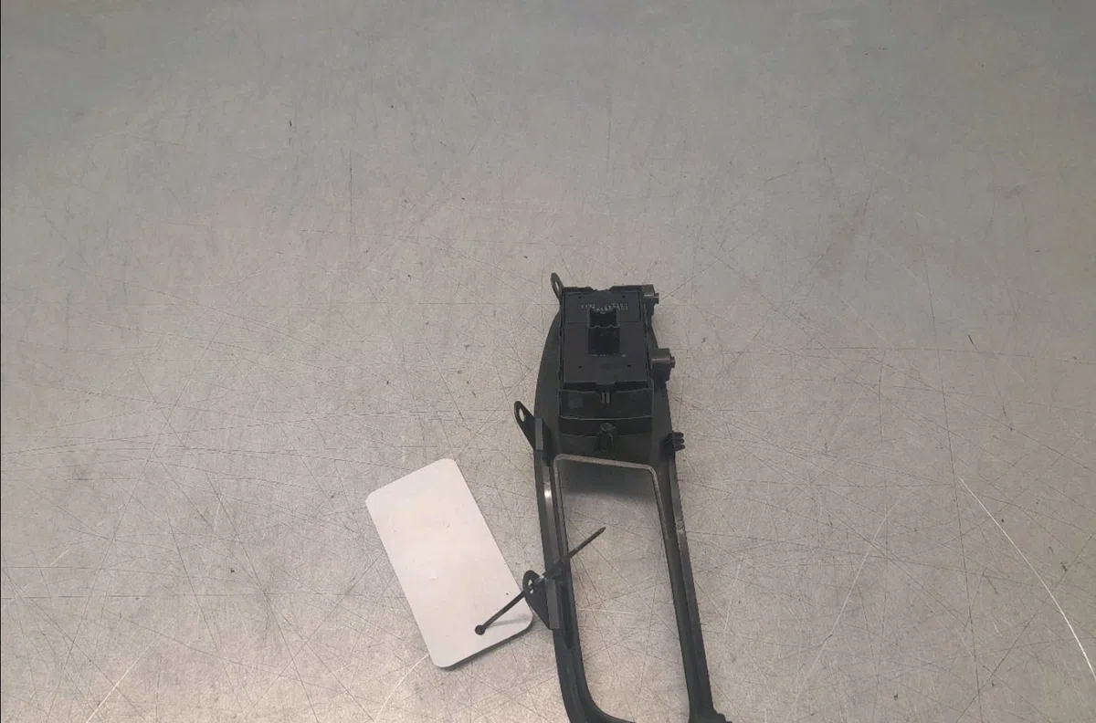 Commande lève-glace porte avant gauche Chevrolet ORLANDO (J309) 2.0 d (2011-2015) occasion