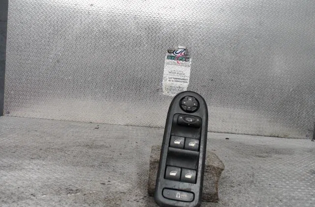 Commande lève-glace porte avant gauche CITROEN C5 2  C5 2 BREAK occasion — photo 2