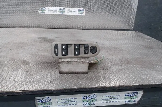 Commande lève-glace porte avant gauche CITROEN C5 2  C5 2 BREAK occasion — photo 2