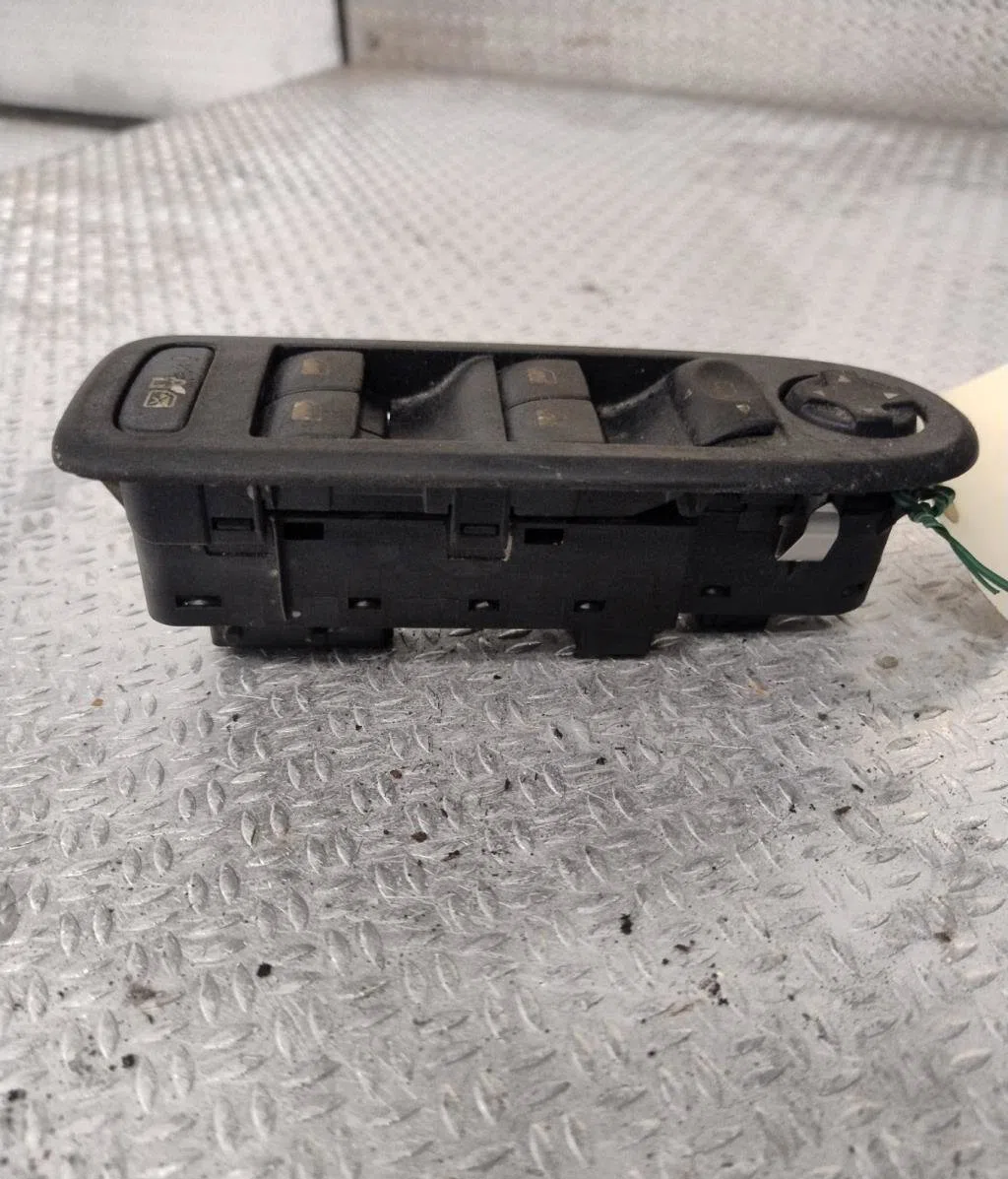 Commande lève-glace porte avant gauche CITROEN C5 2  C5 2 occasion — photo 2