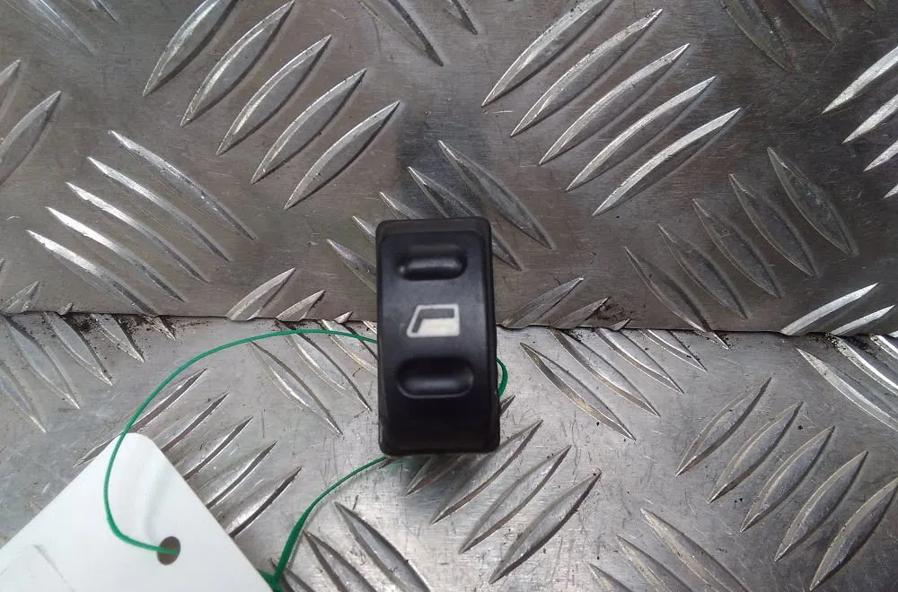 Commande lève-glace porte avant gauche Citroen XSARA Break (N2) 1.9 td (1997-2000) occasion