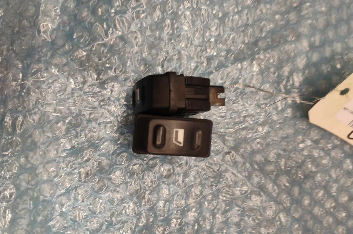 Commande lève-glace porte avant gauche CITROEN XSARA PHASE 1 occasion — photo 2