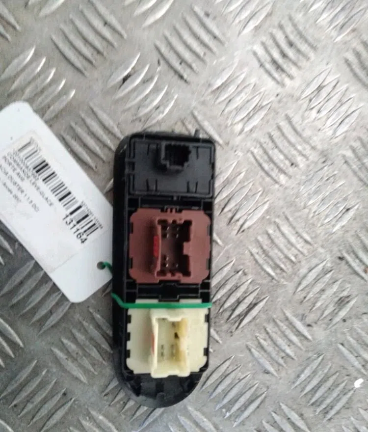 Commande lève-glace porte avant gauche Dacia DUSTER (HS_) 1.5 dci (2010-2018) occasion