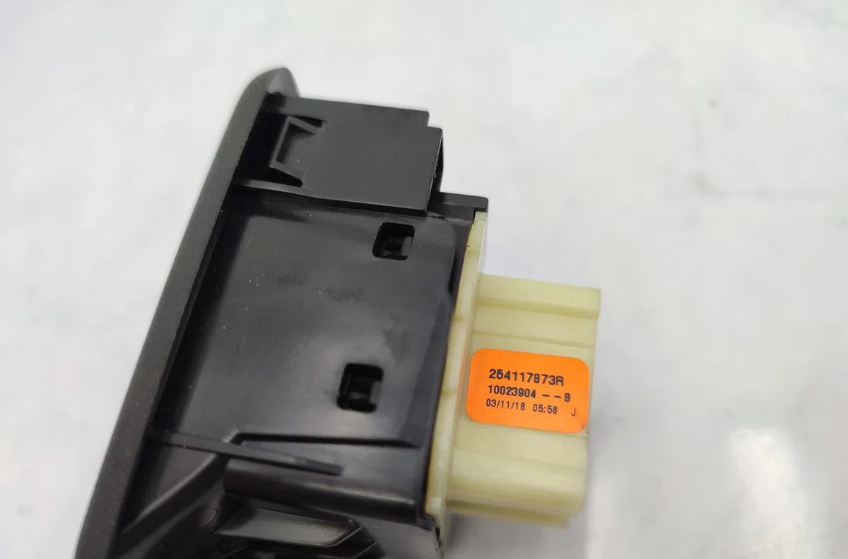 Commande lève-glace porte avant gauche DACIA SANDERO 2 PHASE 2 occasion — photo 2