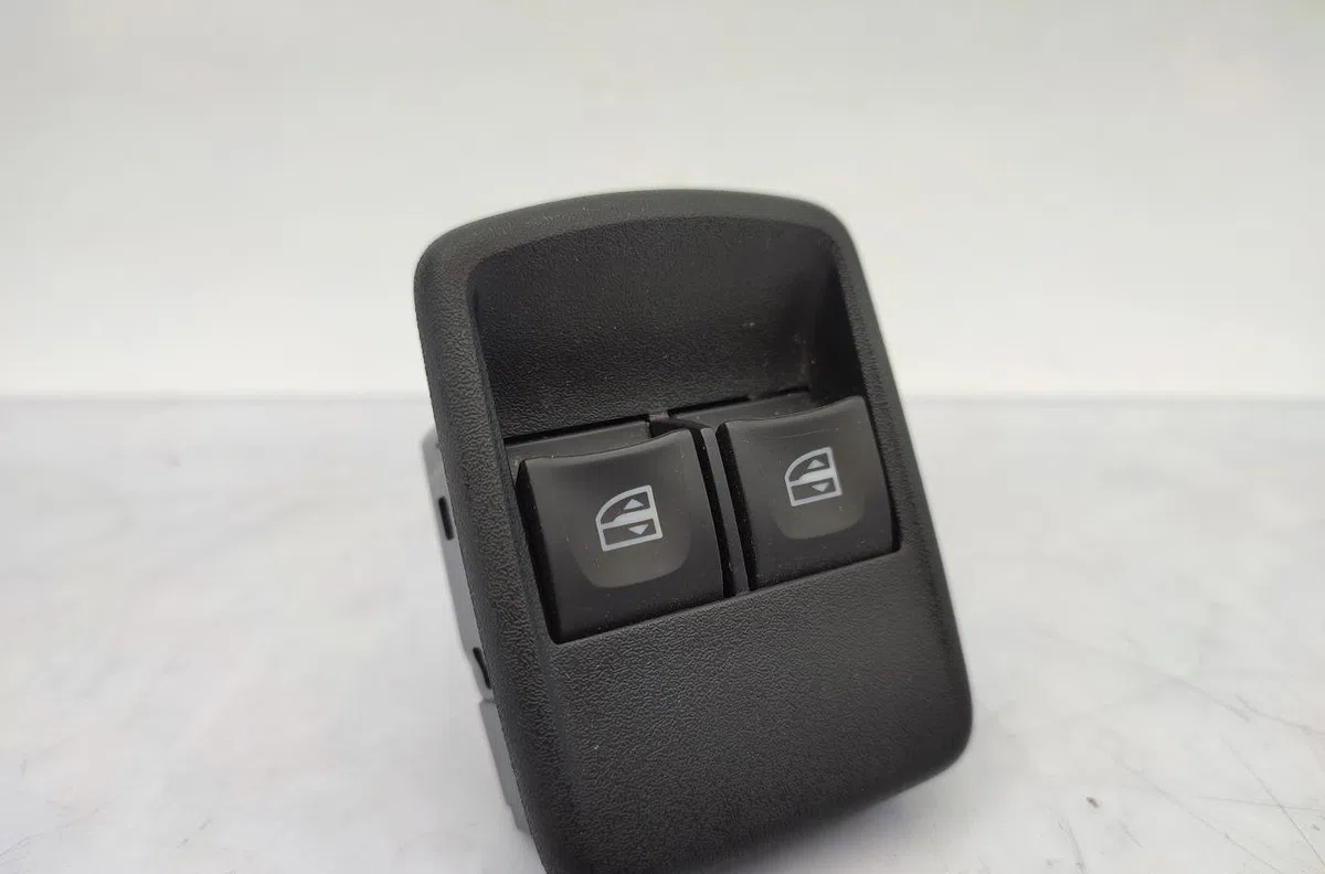 Commande lève-glace porte avant gauche DACIA SANDERO 2 PHASE 2 occasion — photo 3