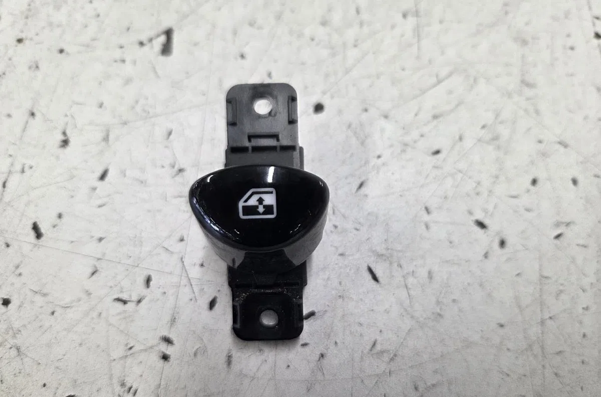 Commande lève-glace porte avant gauche FIAT 500 2 CABRIO PHASE 2 occasion — photo 4