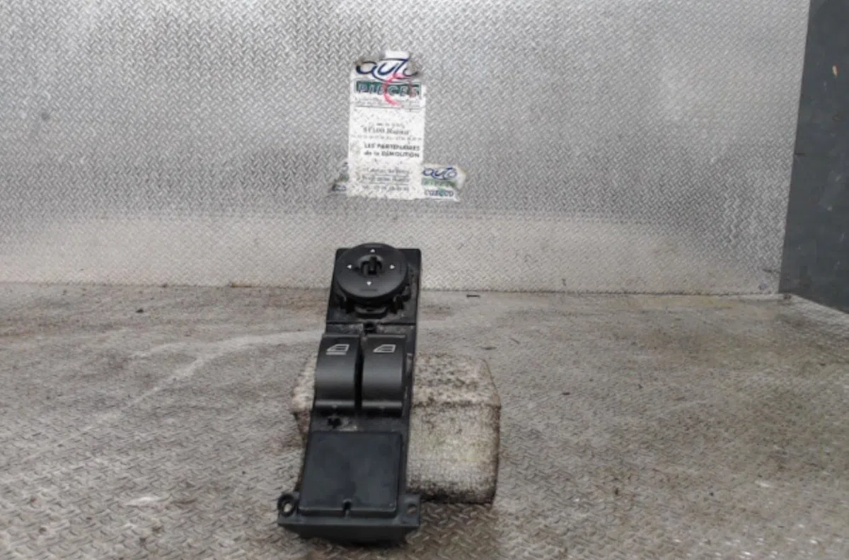 Commande lève-glace porte avant gauche FORD C-MAX 1  C-MAX 1 PHASE 1 occasion — photo 2