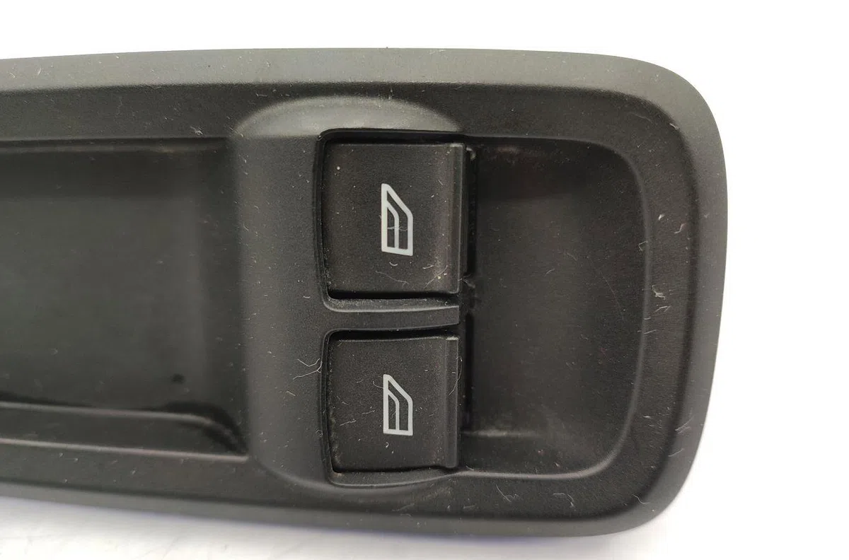 Commande lève-glace porte avant gauche FORD FIESTA 6 PHASE 1 occasion — photo 2