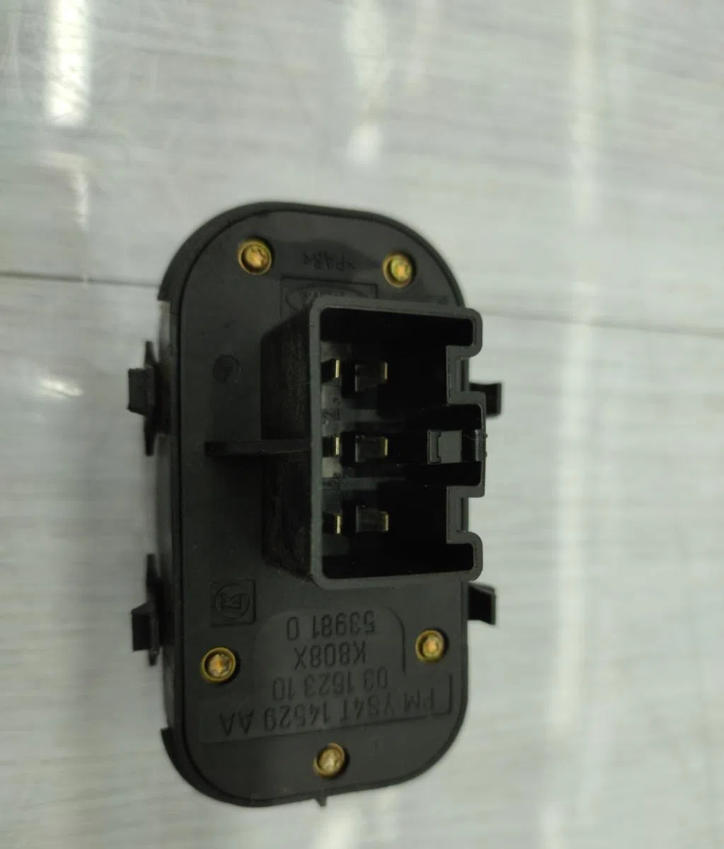 Commande lève-glace porte avant gauche FORD FOCUS 1 BREAK occasion