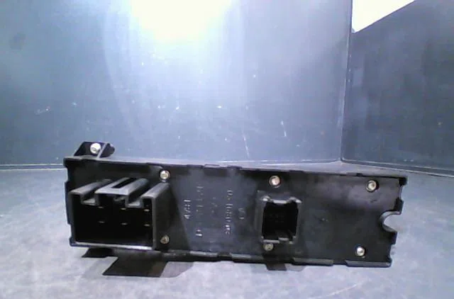 Commande lève-glace porte avant gauche Ford FOCUS II (DA_, HCP, DP) 1.6 tdci (2004-2012) occasion — photo 2