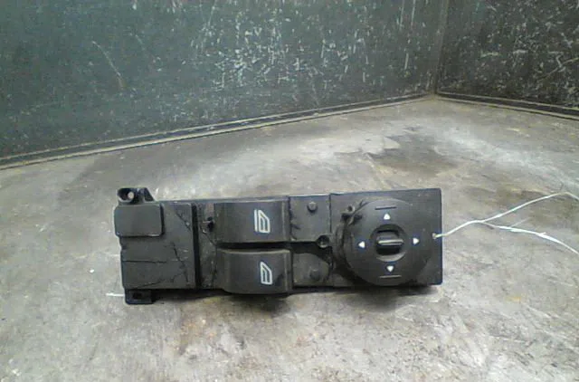 Commande lève-glace porte avant gauche Ford FOCUS II (DA_, HCP, DP) 1.8 tdci (2005-2012) occasion — photo 3