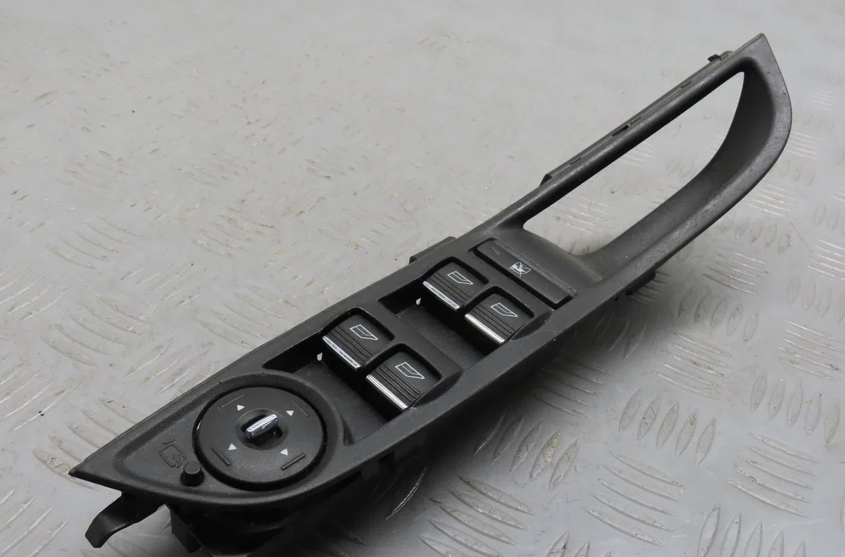 Commande lève-glace porte avant gauche Ford FOCUS III 1.6 tdci (2010-2017) occasion