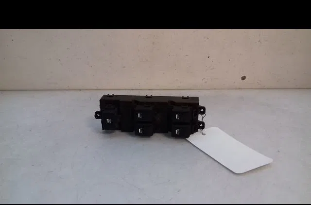 Commande lève-glace porte avant gauche Kia CEE'D (JD) 1.6 crdi 128 (2012-2018) occasion — photo 2