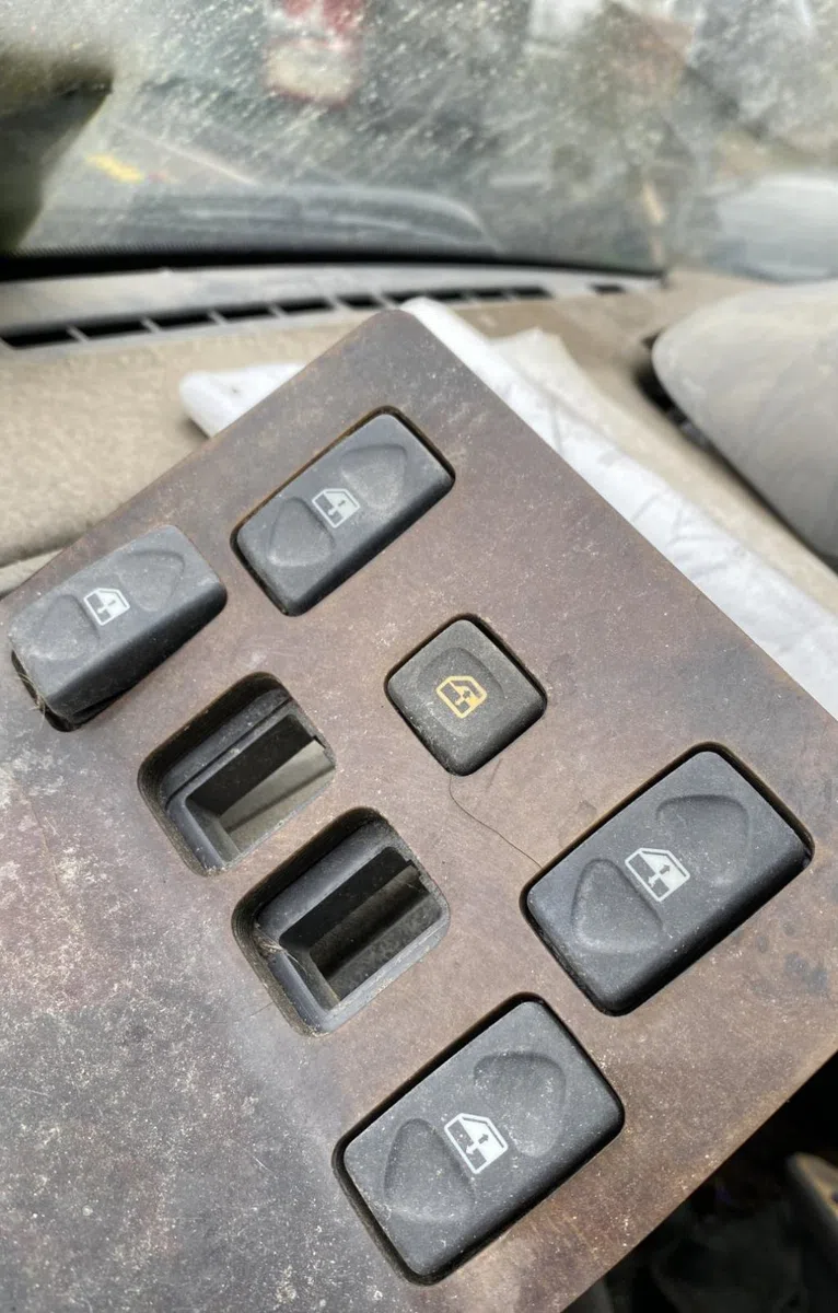 Commande lève-glace porte avant gauche LAND ROVER DISCOVERY 2 PHASE 1 occasion — photo 2