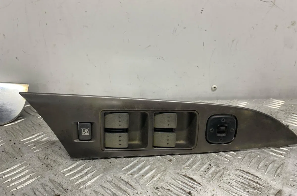 Commande lève-glace porte avant gauche MAZDA 3 1 PHASE 2 occasion — photo 2