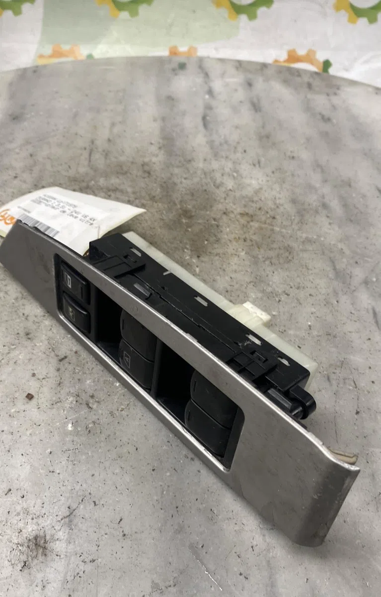 Commande lève-glace porte avant gauche NISSAN MURANO 1 occasion — photo 4