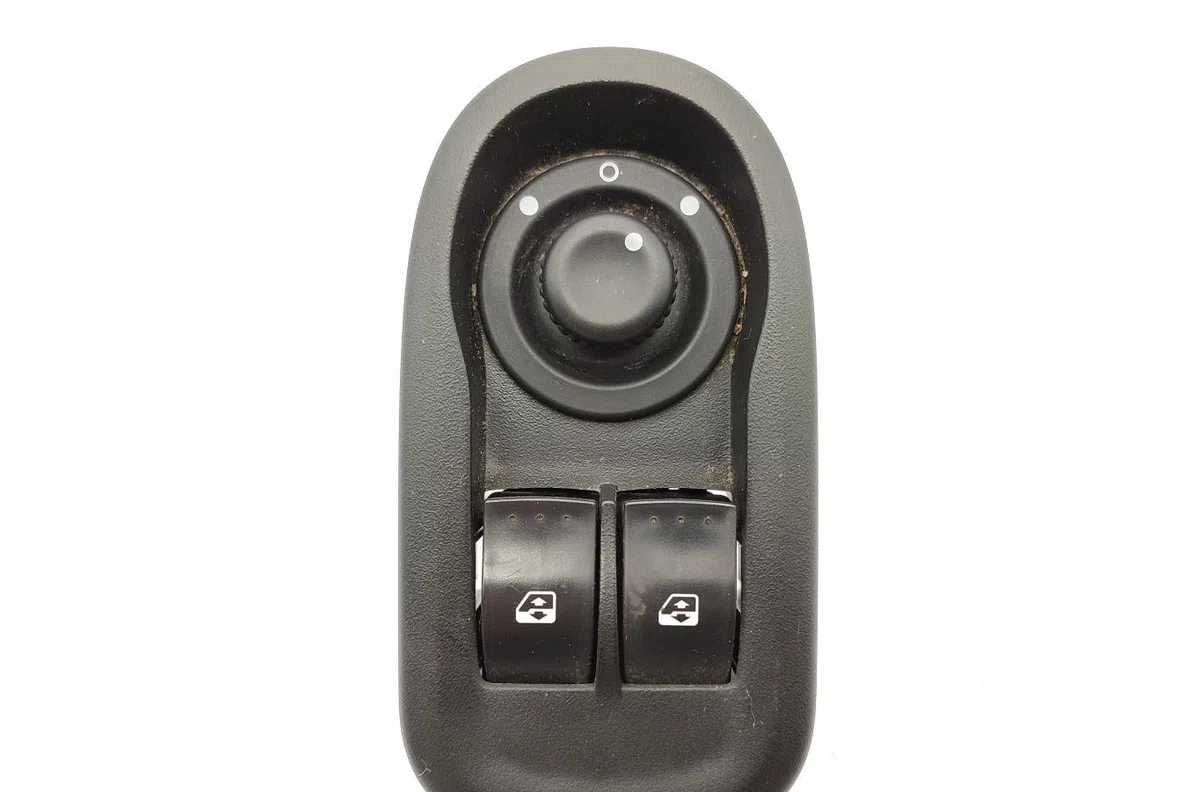 Commande lève-glace porte avant gauche NISSAN NV400 occasion — photo 2