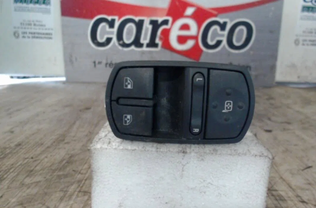 Commande lève-glace porte avant gauche OPEL CORSA D  CORSA D PHASE 1 occasion — photo 2
