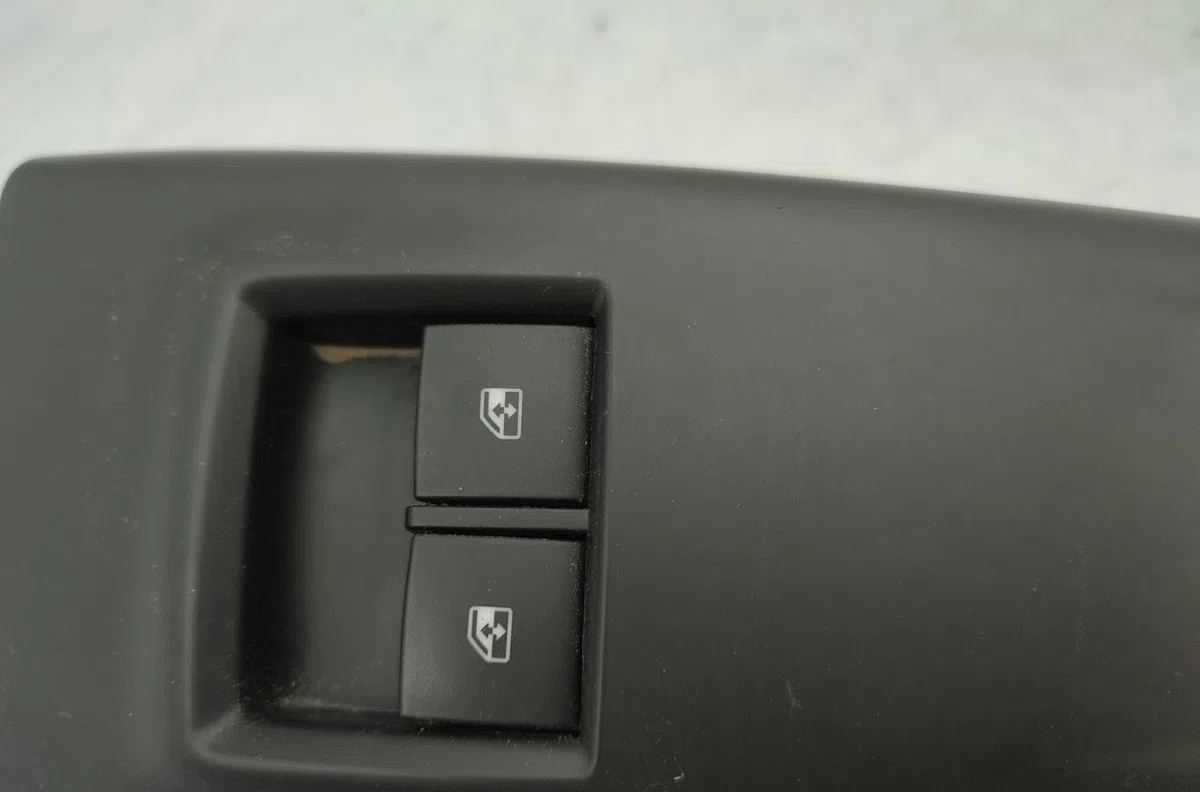 Commande lève-glace porte avant gauche OPEL MERIVA B PHASE 2 occasion — photo 3