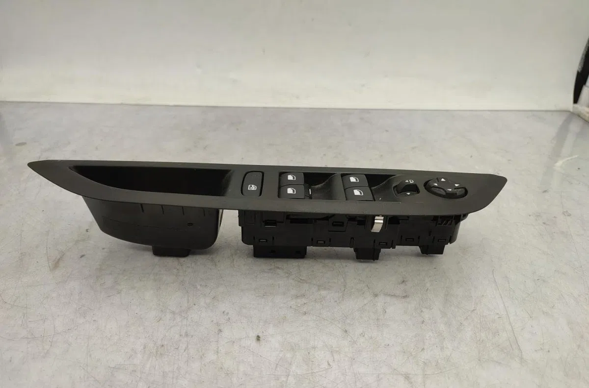 Commande lève-glace porte avant gauche PEUGEOT 208 2 occasion — photo 2