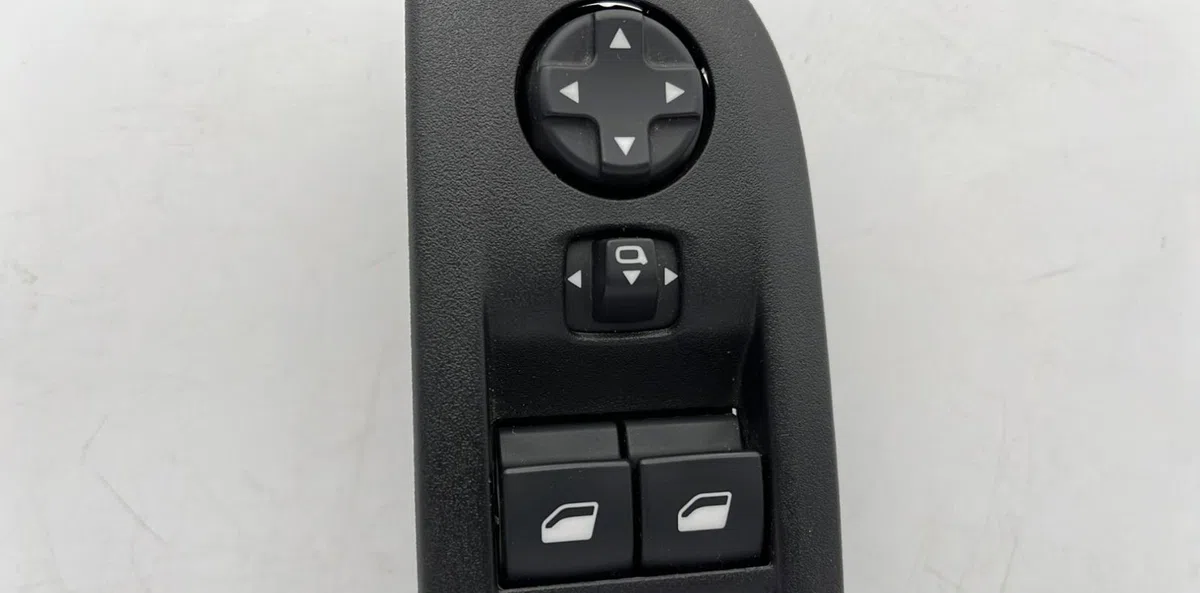 Commande lève-glace porte avant gauche PEUGEOT 208 2 occasion — photo 4