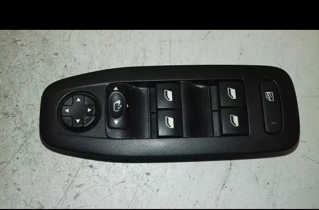Commande lève-glace porte avant gauche Peugeot 208 I (CA_, CC_) 1.2 puretech 82 (2018) occasion — photo 3
